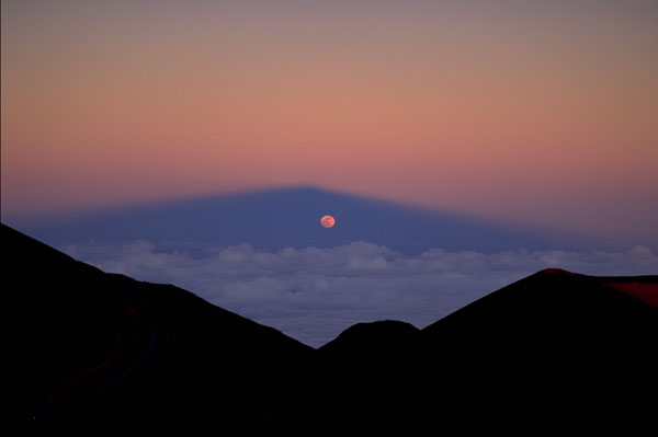 Moon inside Mauna Kea shadow